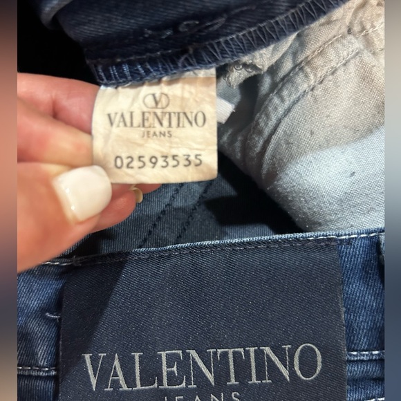 Authentic Women’s Valentino Jeans medium-dark wash, mid rise. Size 28 - Picture 9 of 14